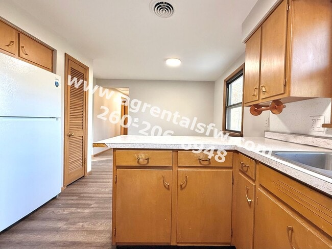 Building Photo - 3 Bedroom House