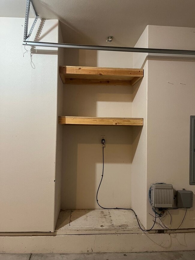 Building Photo - 3 Bedroom 2.5 Bath Townhouse