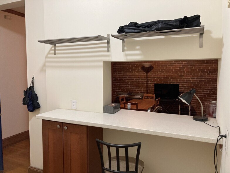 Building Photo - 58 Gainsborough St