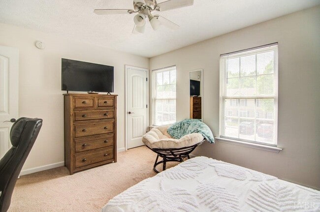 Building Photo - 111 Old Tavern Cir