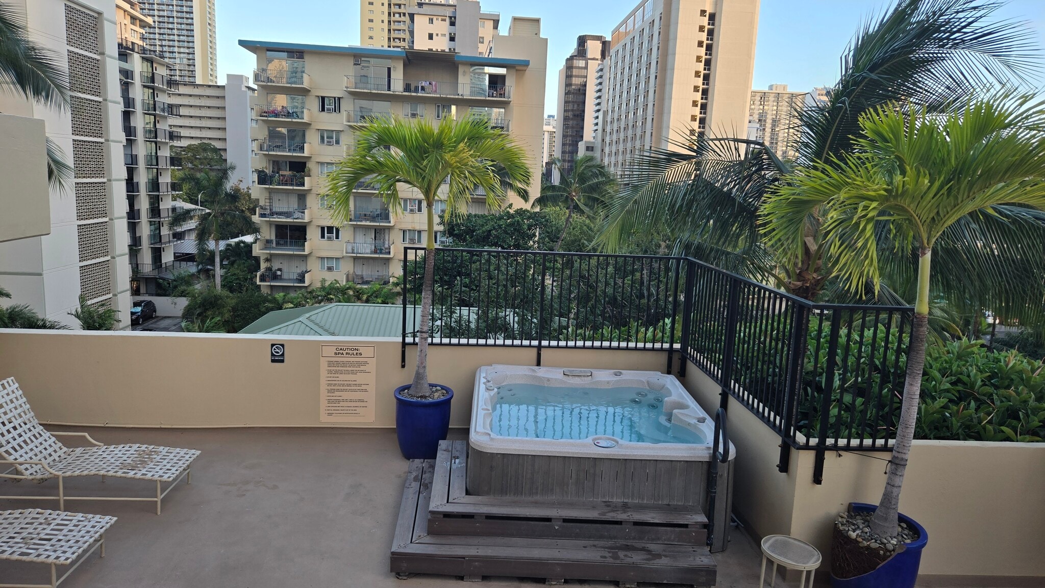 Building Photo - 2140 Kuhio Ave