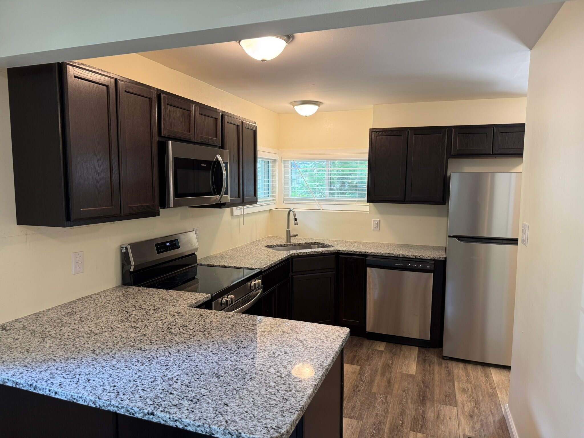 Kitchen - 922 Kramer Ave