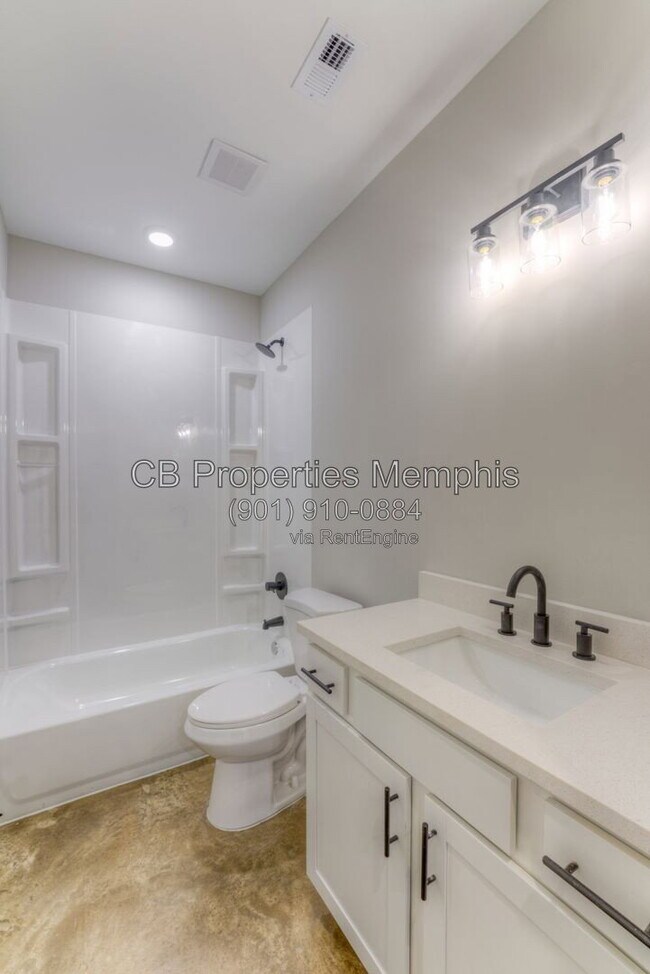 Building Photo - 652 Ayers St