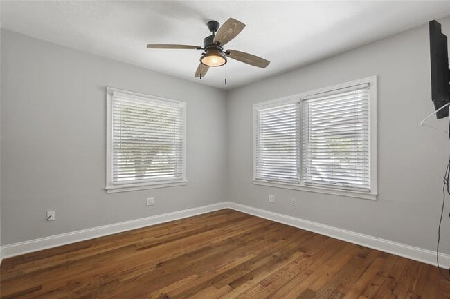 Building Photo - 409 Genard St
