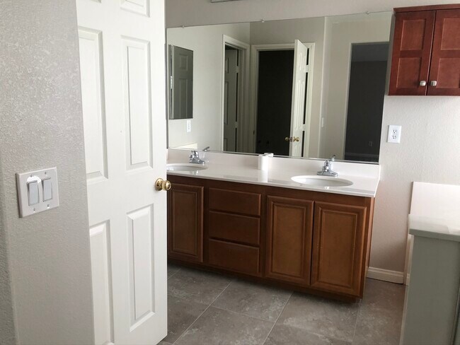 Building Photo - 8192 Blue Hope Diamond Ln