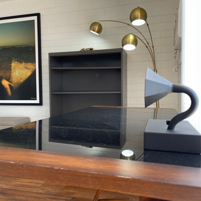 Decorate your way and your style! - 301 W Helen St