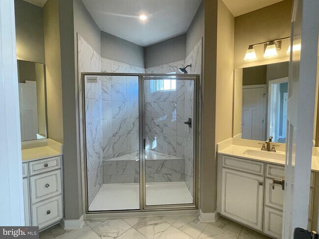 Building Photo - 42589 Burbank Terrace