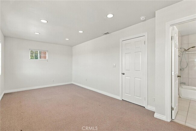 Building Photo - 6912 Tahiti Dr