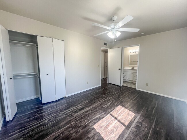 Building Photo - HOUSE - COTTONWOOD