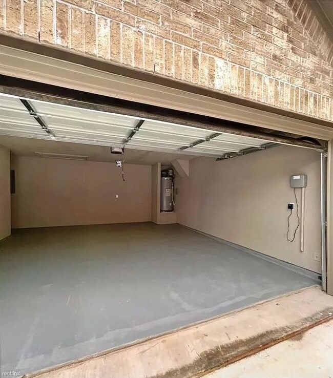 Building Photo - 14504 Fitzgibbon Dr