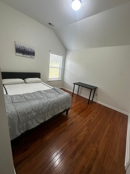 Building Photo - 1775 Townview Ln