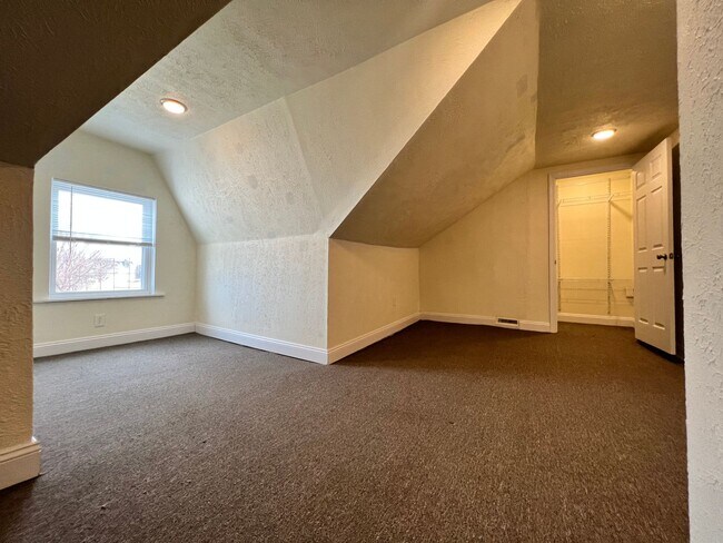 Building Photo - 1408 Fernleaf St
