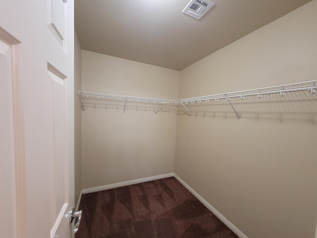 Building Photo - 6386 Tomahawk Mill Ct