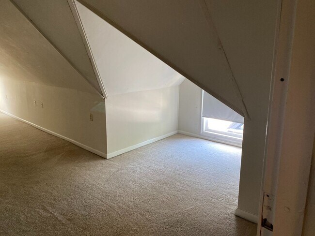 Building Photo - 339 Park Ave