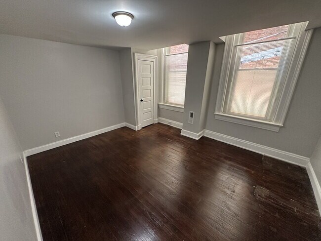 Building Photo - 2153 Loth St