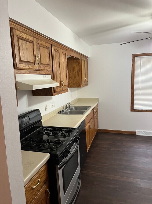 Kitchen - 7734 W Stevenson St