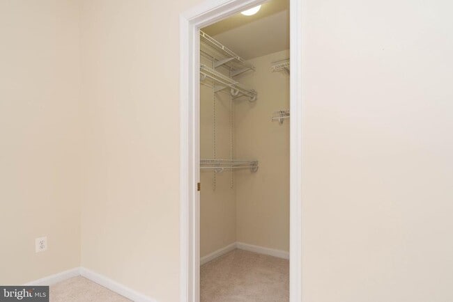 Building Photo - 3351 Beechcliff Dr