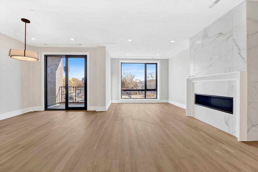 Building Photo - 3352 N Ashland Ave