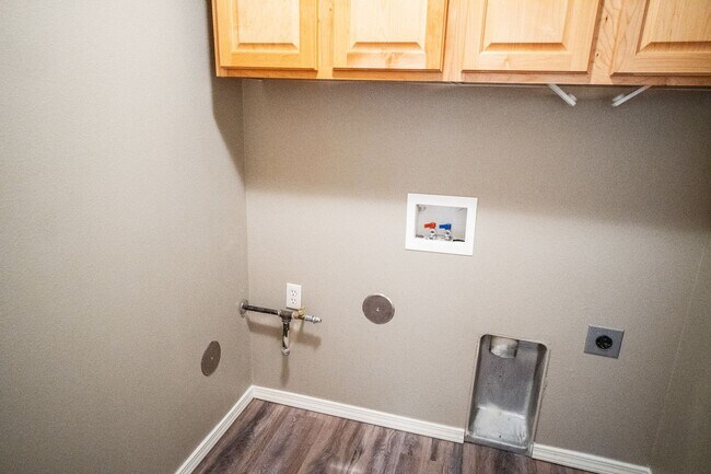 Building Photo - Beautiful Single Family Home Located on Th...