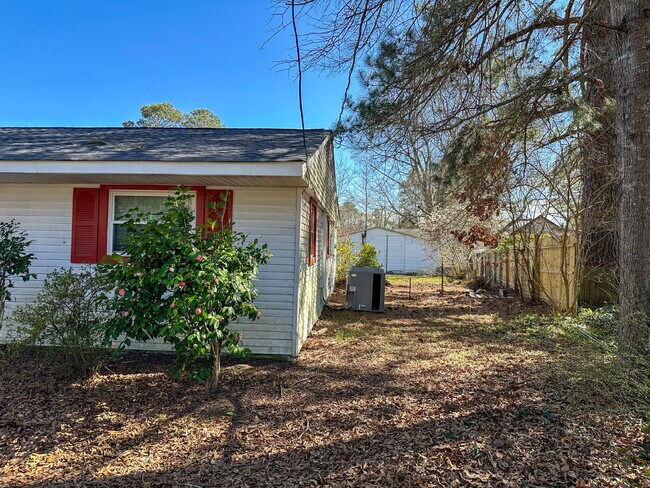 Building Photo - Charming Riverside Retreat: 3-Bedroom, 2-B...