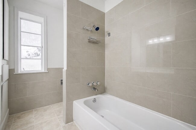 Building Photo - 7902 Grove Ridge Dr