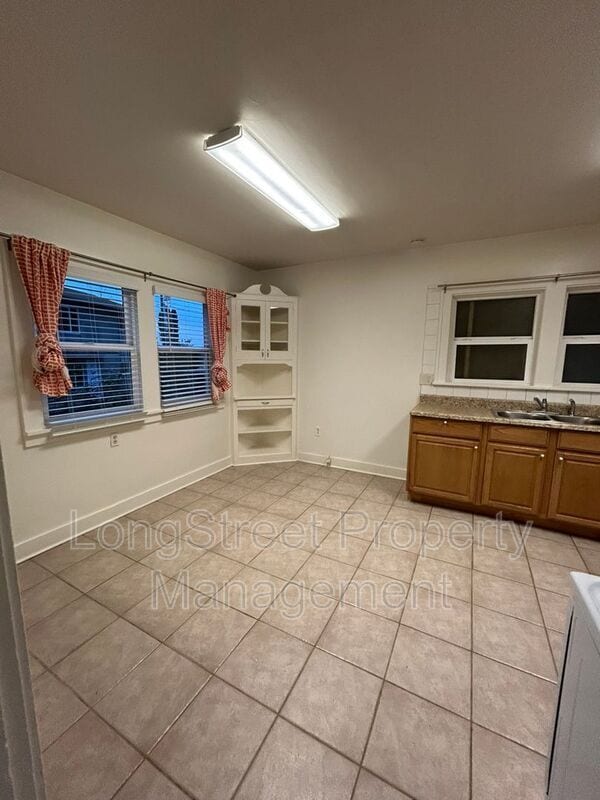 Building Photo - 11380 SW Greenburg Rd