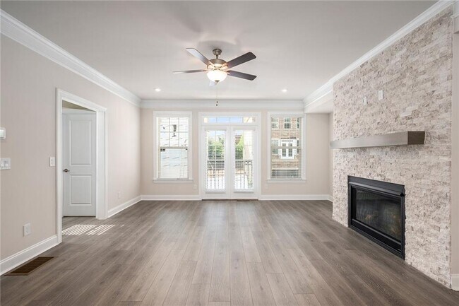 Building Photo - 1363 Live Oak Ln