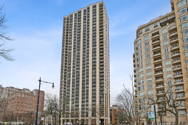 Primary Photo - 2500 N Lakeview Ave