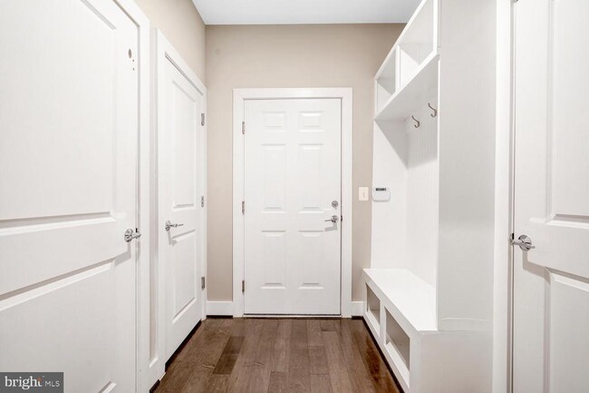 Building Photo - 7770 Belvale Dr