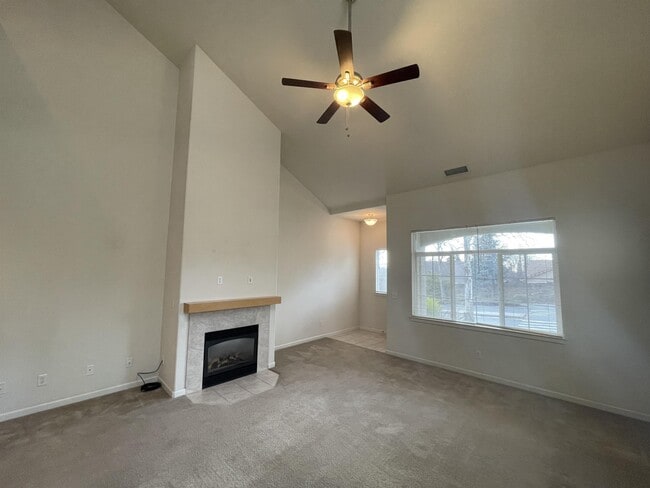 Building Photo - 1307 Yosemite Dr