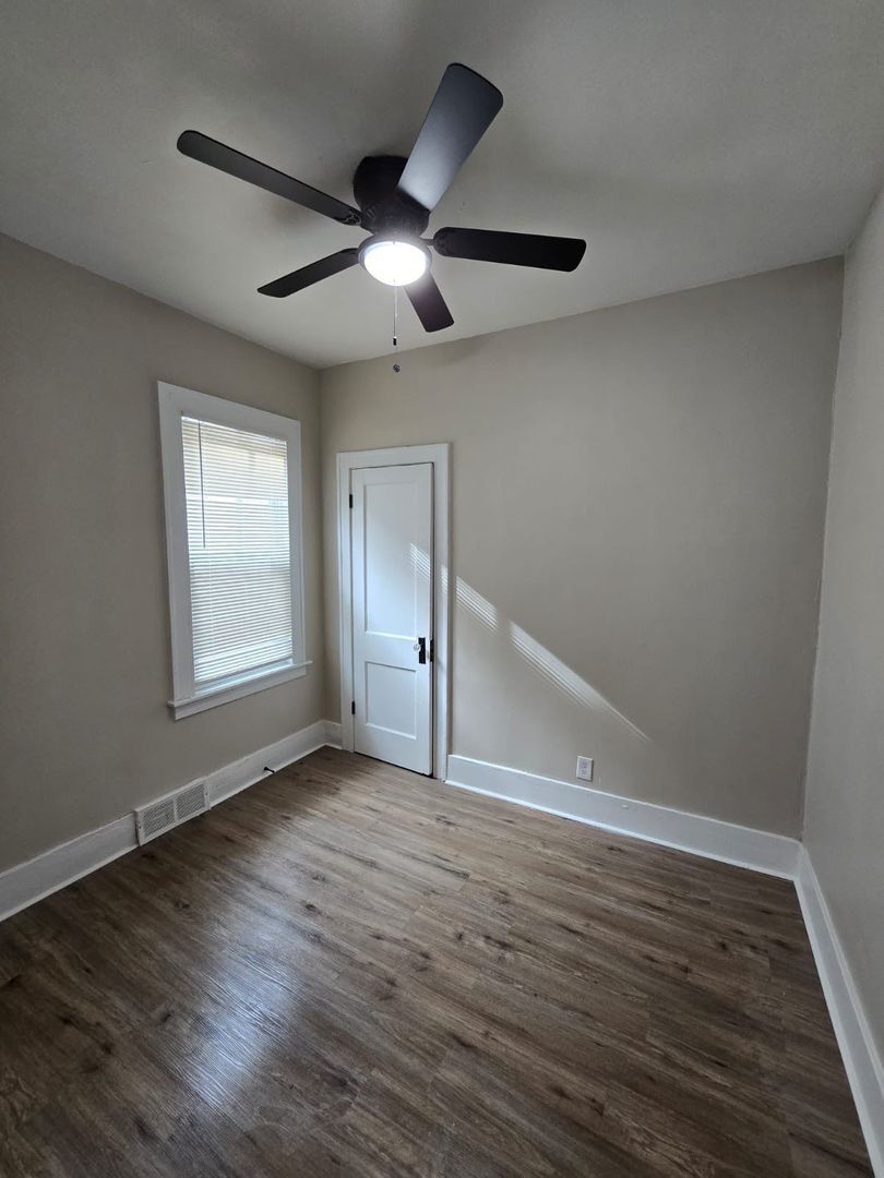 Building Photo - This beautifully updated 3-bedroom, 1-bath single-family home is ready for move-in!