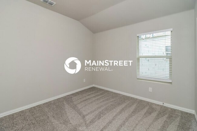 Building Photo - 4 Bedroom Pet-Friendly Home in Fort Worth, TX with Main Street Renewal