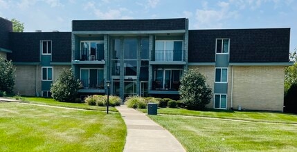 Building Photo - Oakwood Apartments