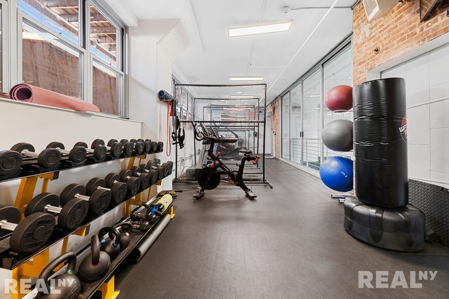 Building Photo - 99 Gold St