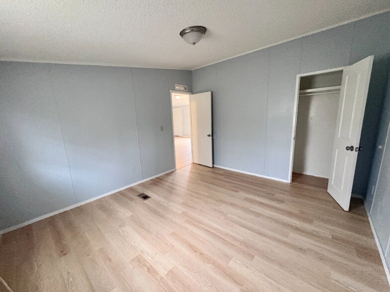 Building Photo - 3913 37th Ave N