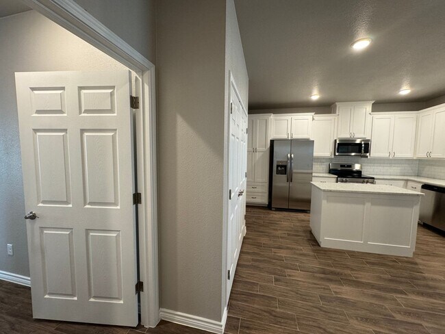 Building Photo - 5403 Rose Gdn Lp