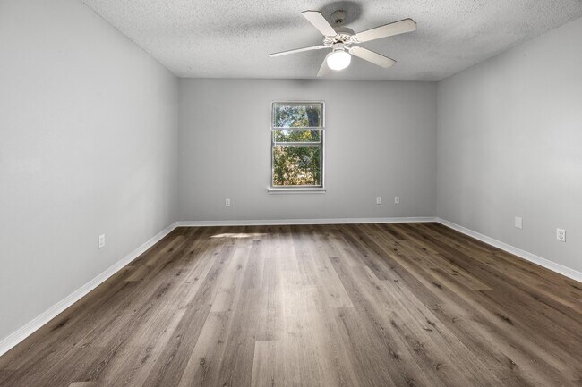 Building Photo - 205 Marquette St