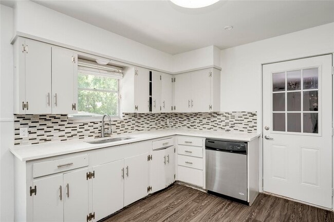 Building Photo - 809 Neans Dr