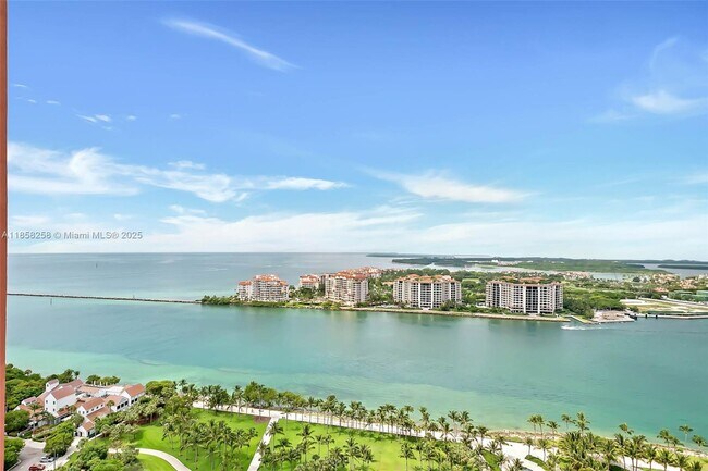 Building Photo - 300 South Pointe Dr