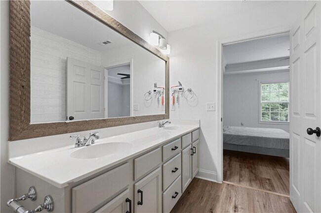 Building Photo - 4940 Parke Brook Dr