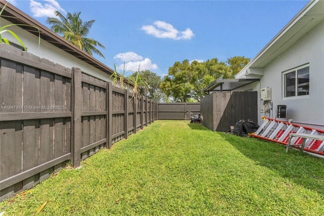 Building Photo - 9530 Jamaica Dr