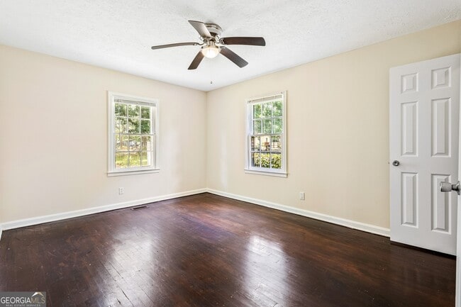 Building Photo - 4150 Hanes Dr