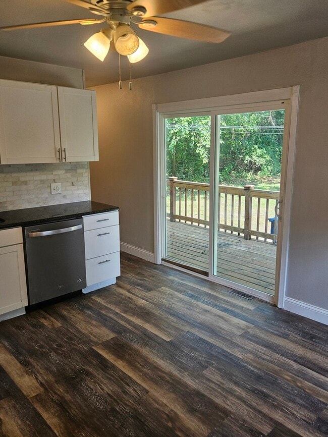 Building Photo - Beautiful two bedroom home minutes from So...