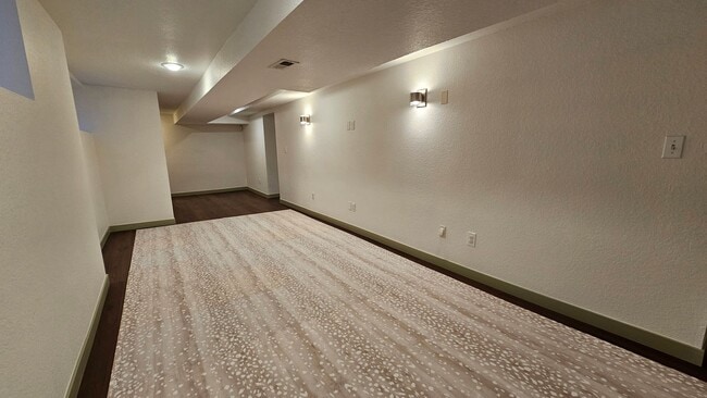 Building Photo - Modern Park Hill Home