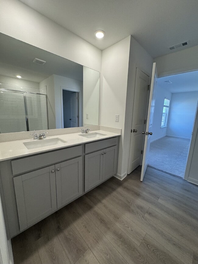 Building Photo - "Spacious 5-Bedroom NEW HOME on Rolling Meadow Way - Your Dream Home Awaits in Kathleen!"