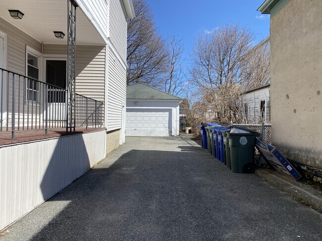 Building Photo - 124 3rd St