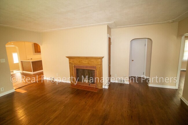 Building Photo - Charming 3 Bed 1 Bath Corner-Lot Ranch on 0.25+ Acres - Lawncare Included