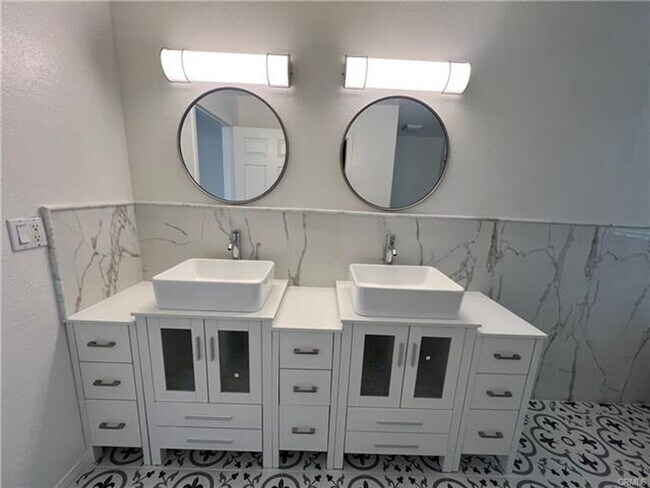 Building Photo - Welcome to this beautifully remodeled home