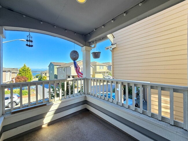 Building Photo - 4 Bedroom Home Available Now in Lake Stevens!