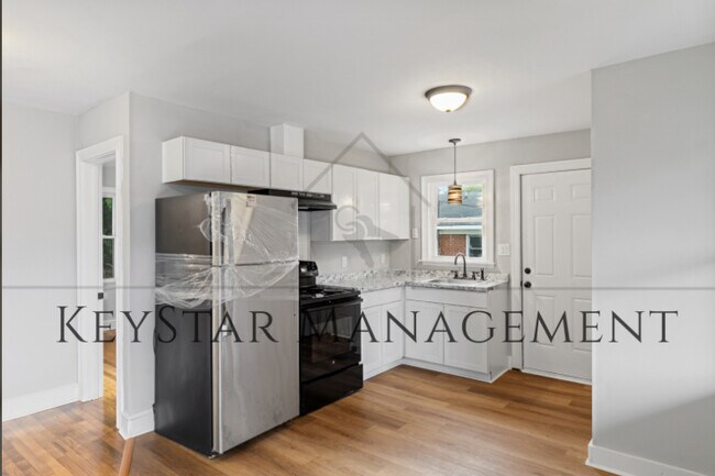 Building Photo - 429 Henry St